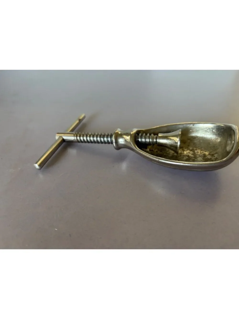 Vintage Metal Citrus Reamer With Screw Handle & Fluted Design